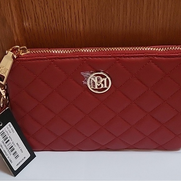 Badgley Mischka Handbags - Badgley Mischka quilted cloth NWT